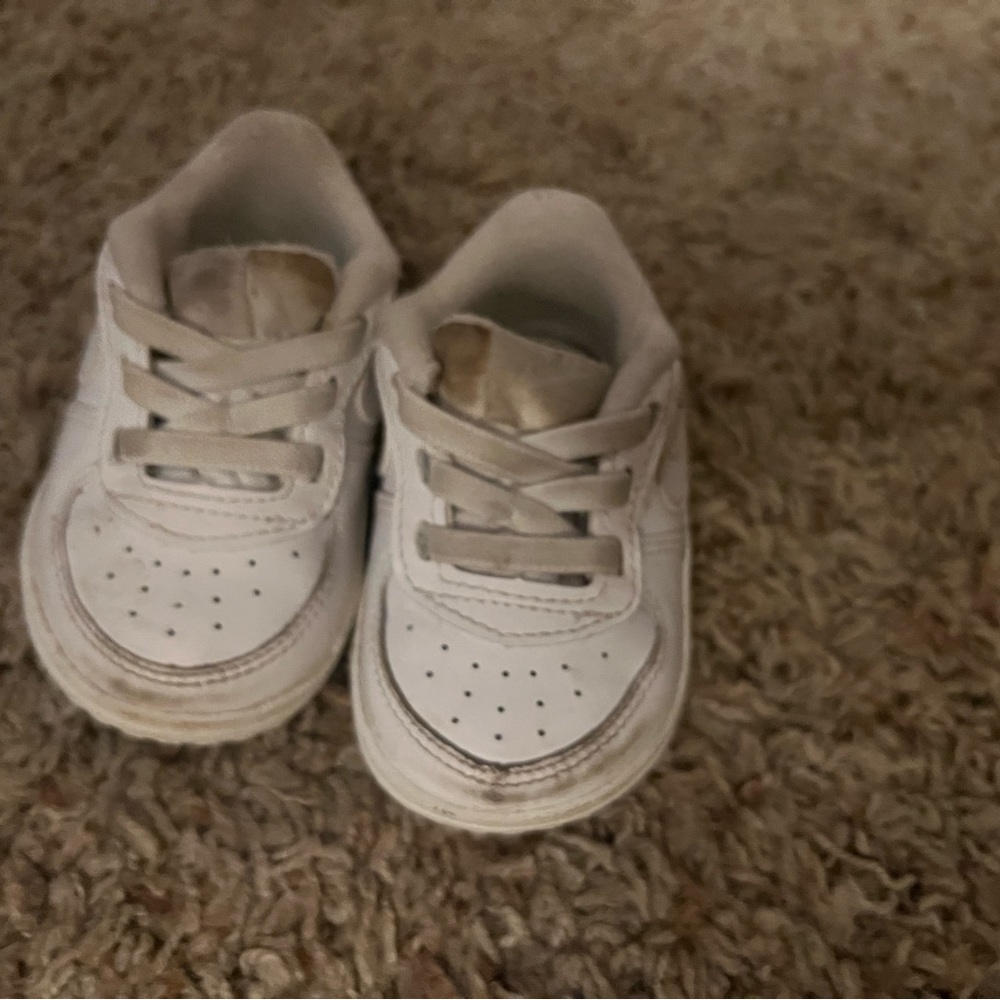 Nikes - Picture 4 of 4
